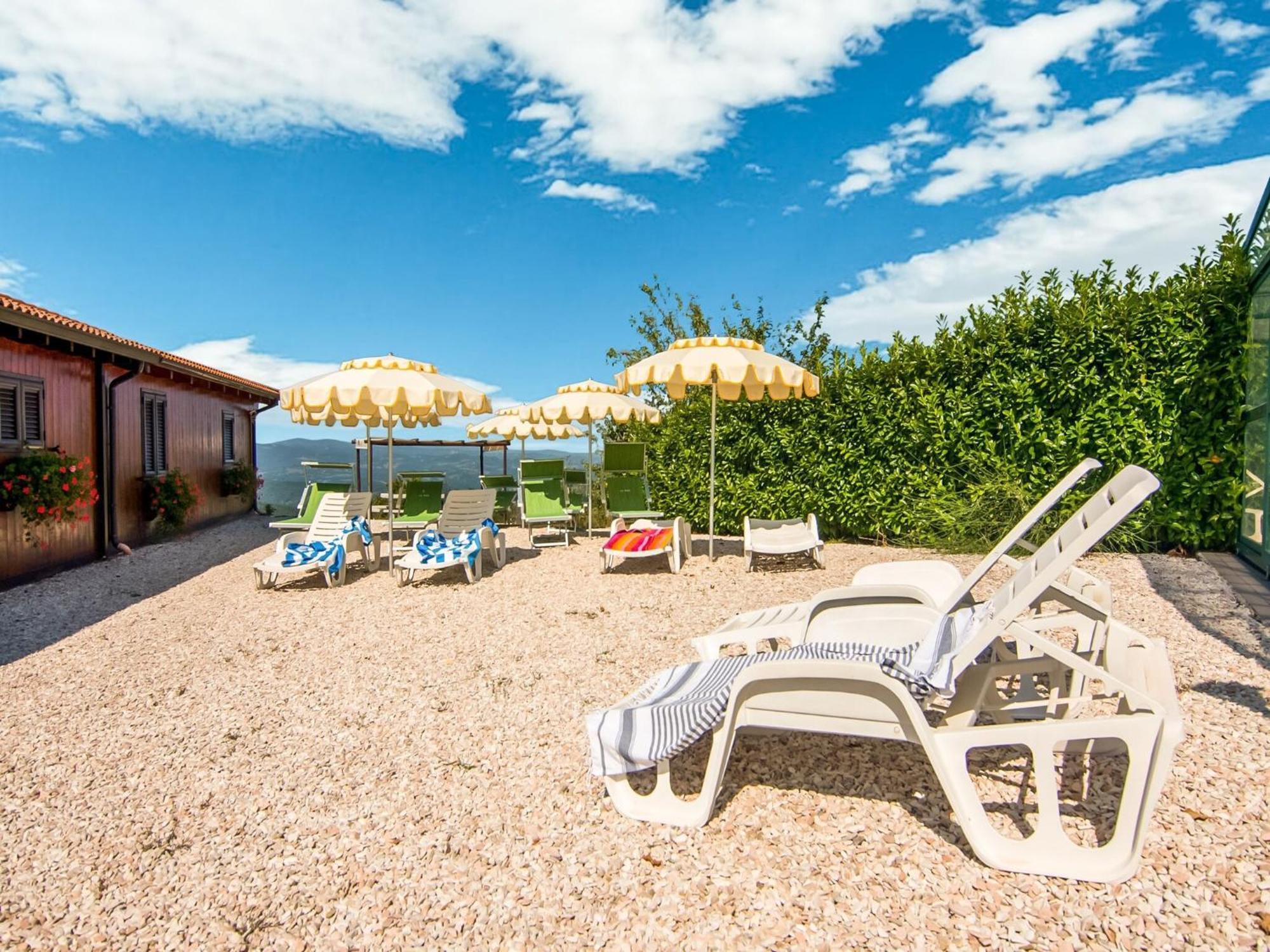 Inviting In Appenines With Covered Swimming Pool * Apecchio
