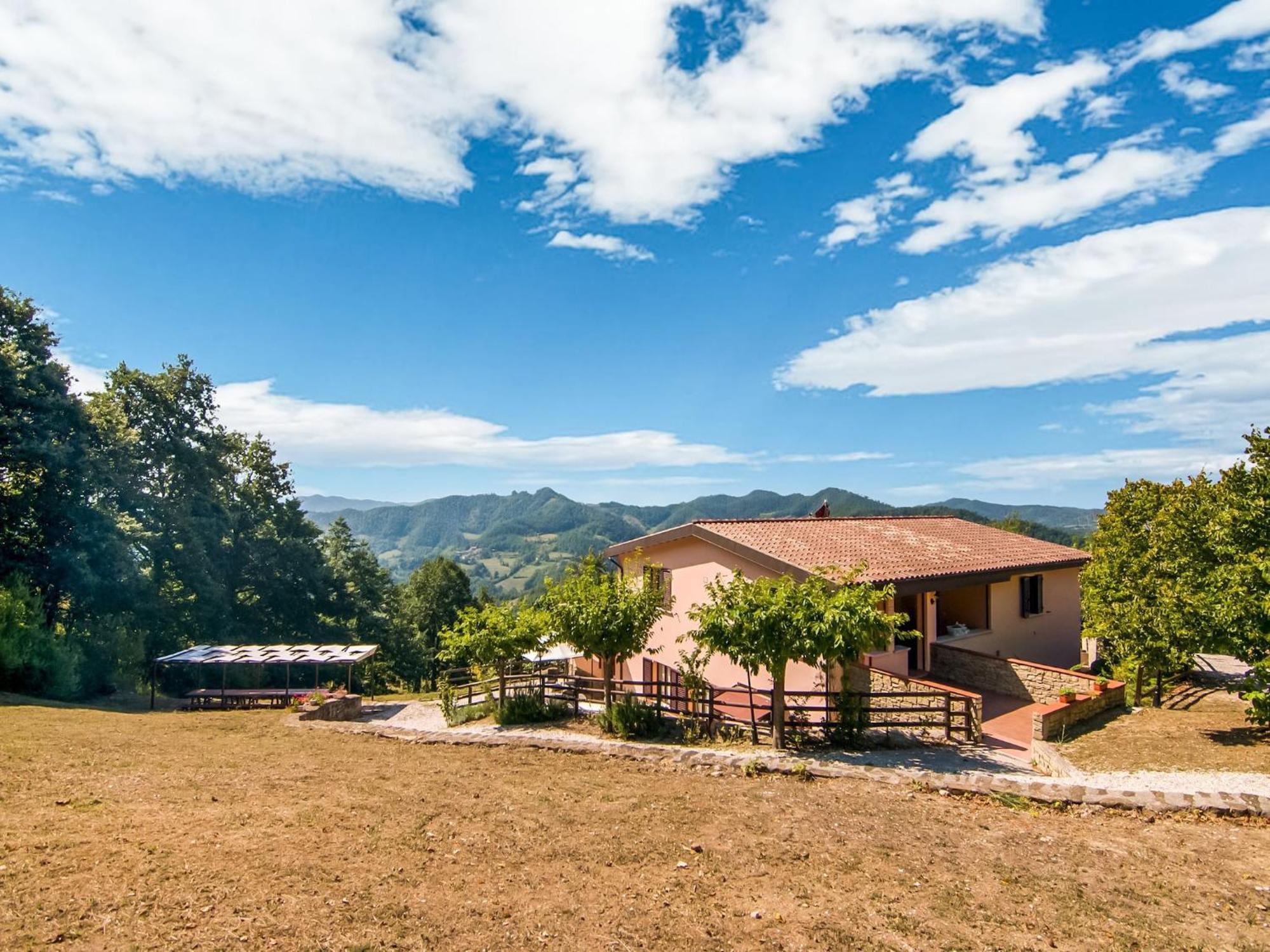 Holiday home Inviting In Appenines With Covered Swimming Pool