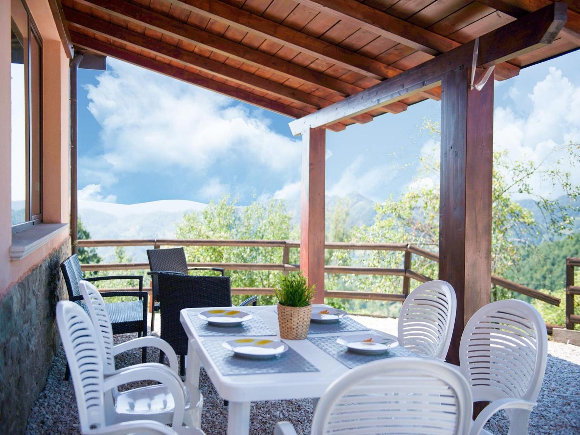 Inviting In Appenines With Covered Swimming Pool * Apecchio