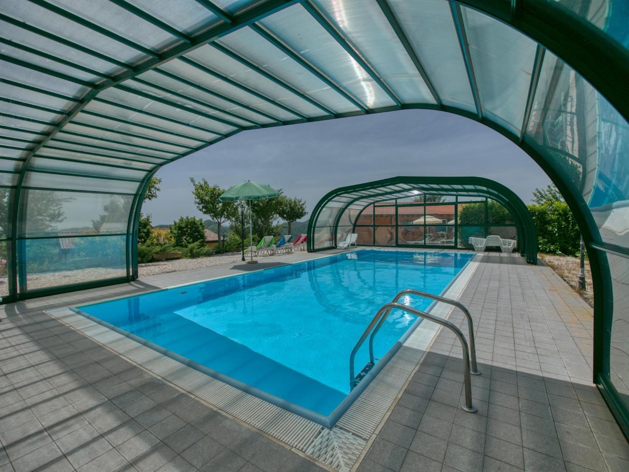 Holiday home Inviting In Appenines With Covered Swimming Pool