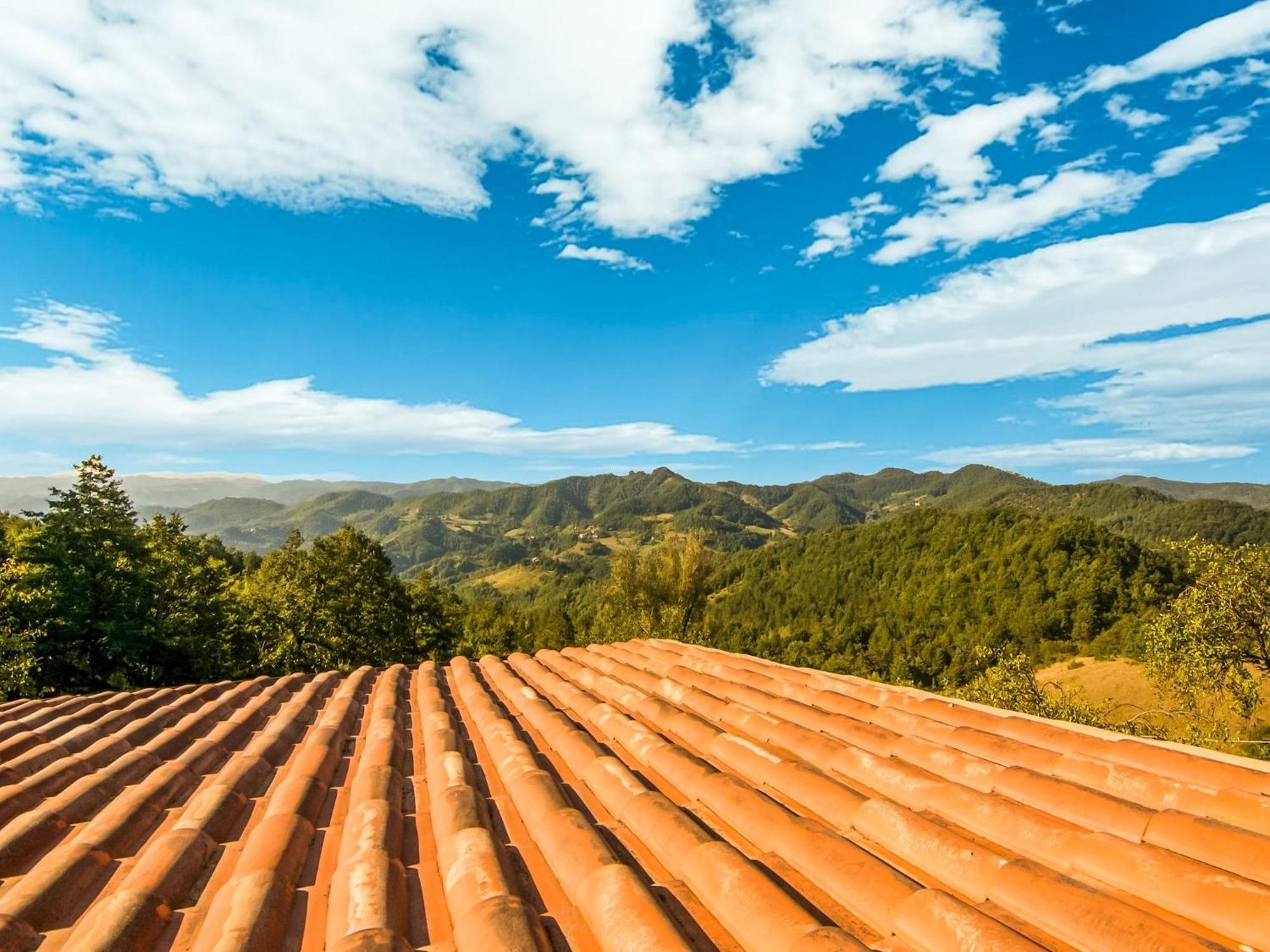 Holiday home Inviting In Appenines With Covered Swimming Pool Apecchio