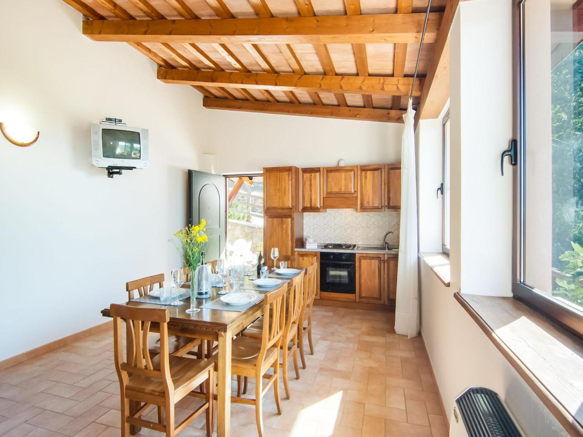 Holiday home Inviting In Appenines With Covered Swimming Pool