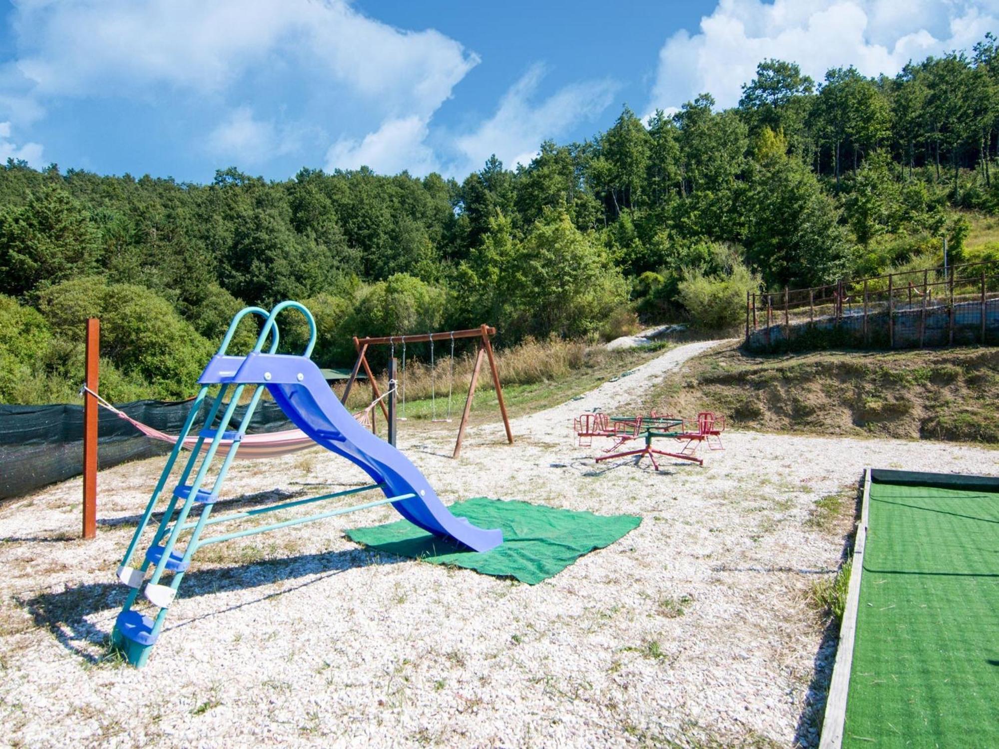 Holiday home Inviting In Appenines With Covered Swimming Pool Apecchio