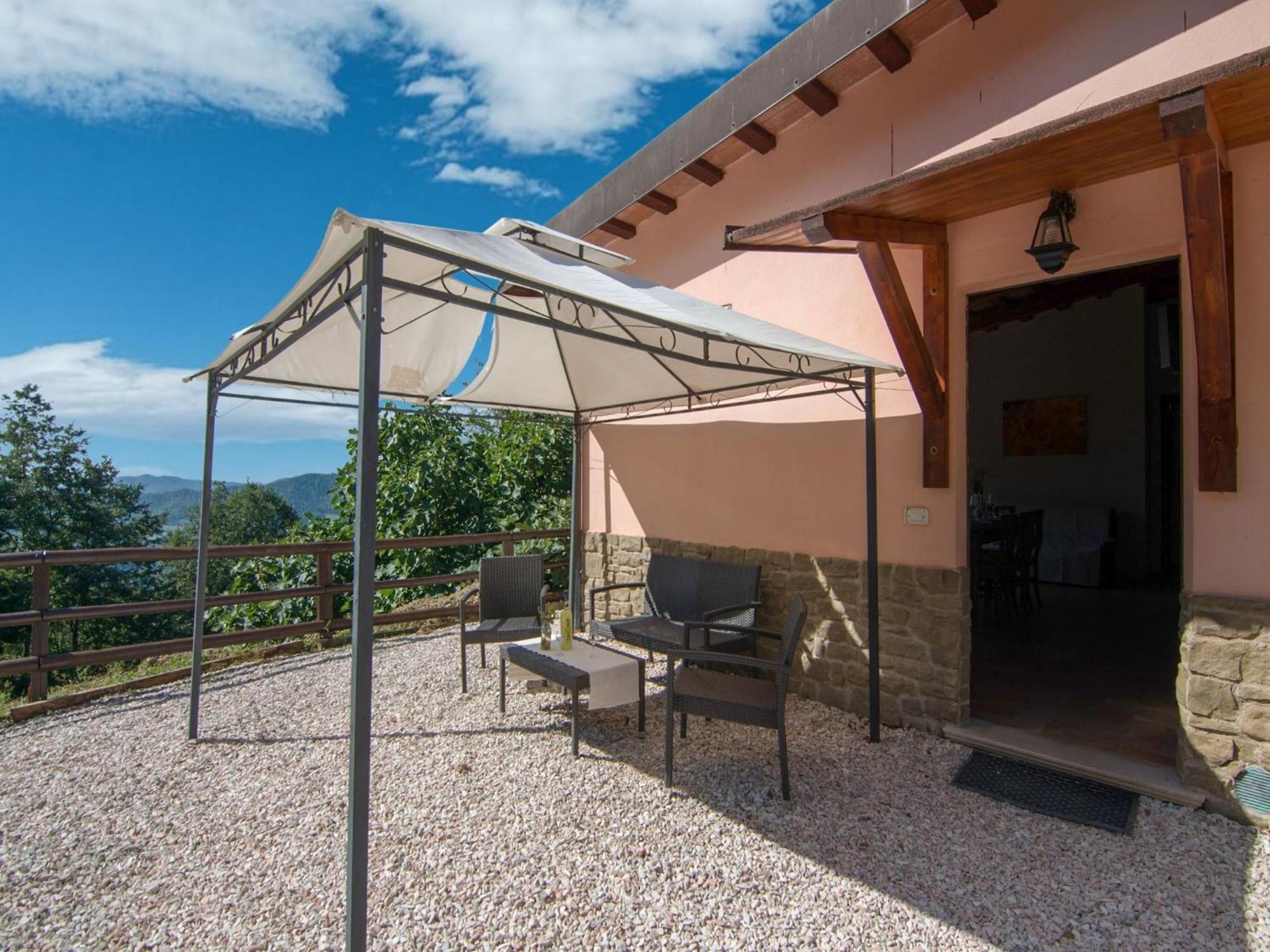 Holiday home Inviting In Appenines With Covered Swimming Pool *
