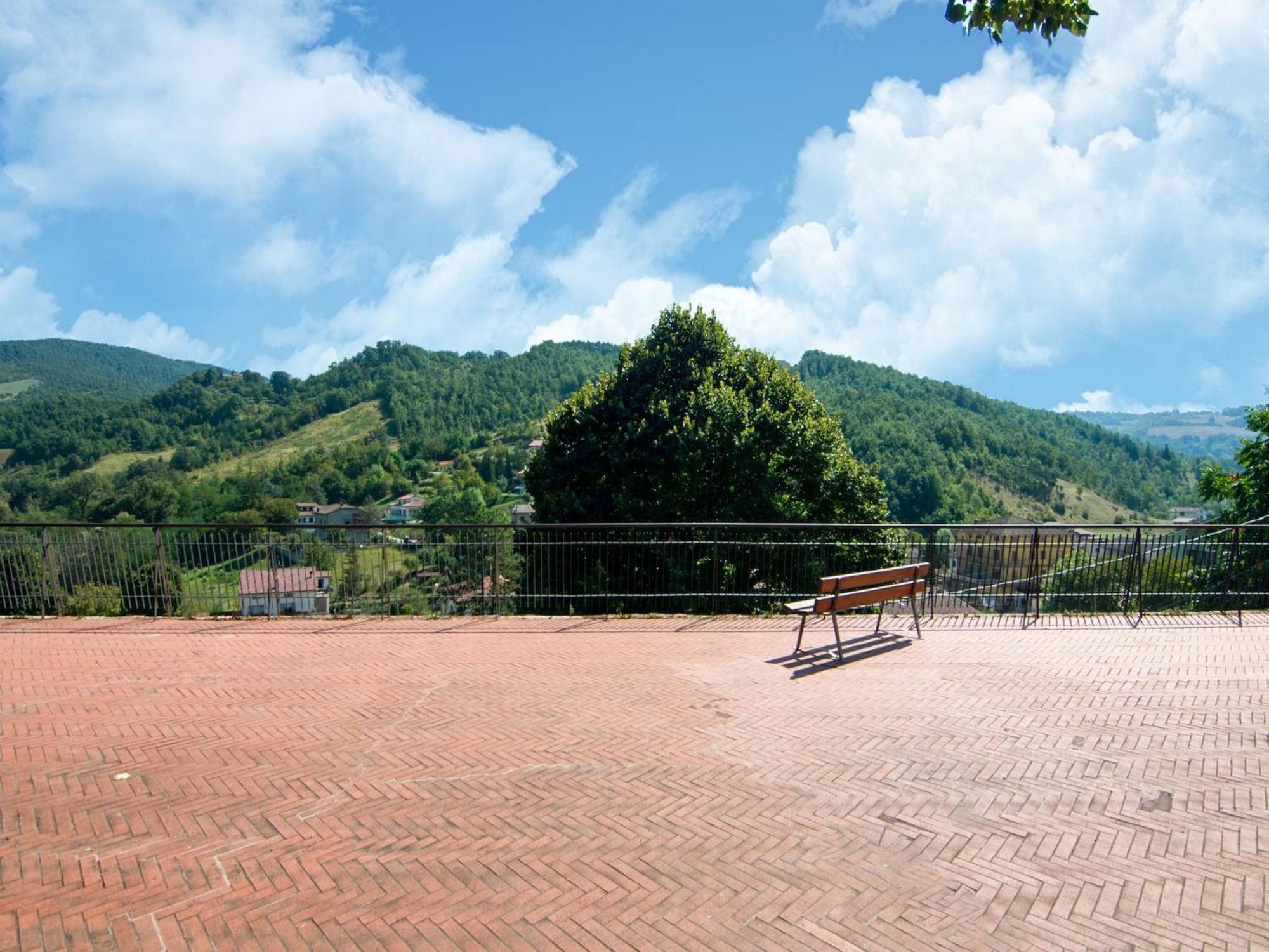 Holiday home Inviting In Appenines With Covered Swimming Pool Apecchio